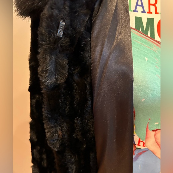 Novelti black faux fur coat. Excellent condition. - Picture 4 of 5